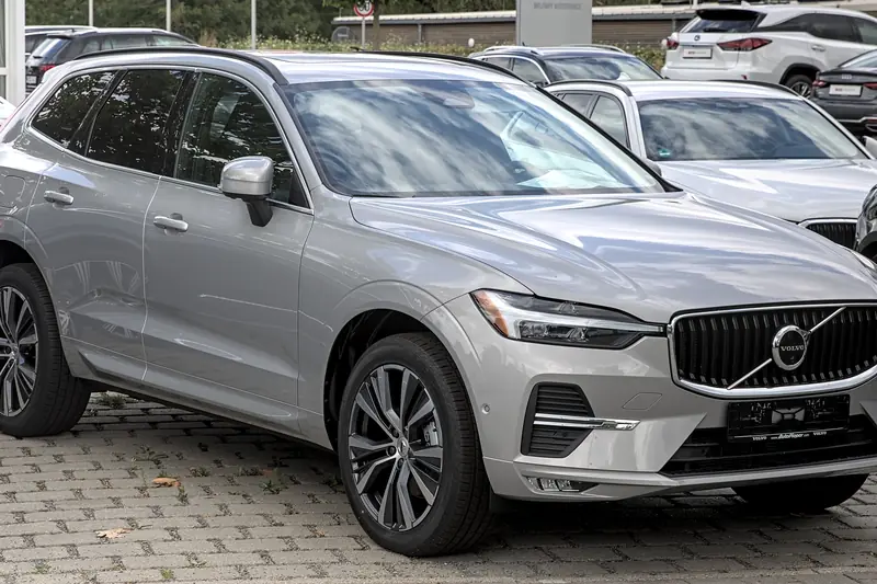 Silver Volvo luxury SUV, front three-quarter view